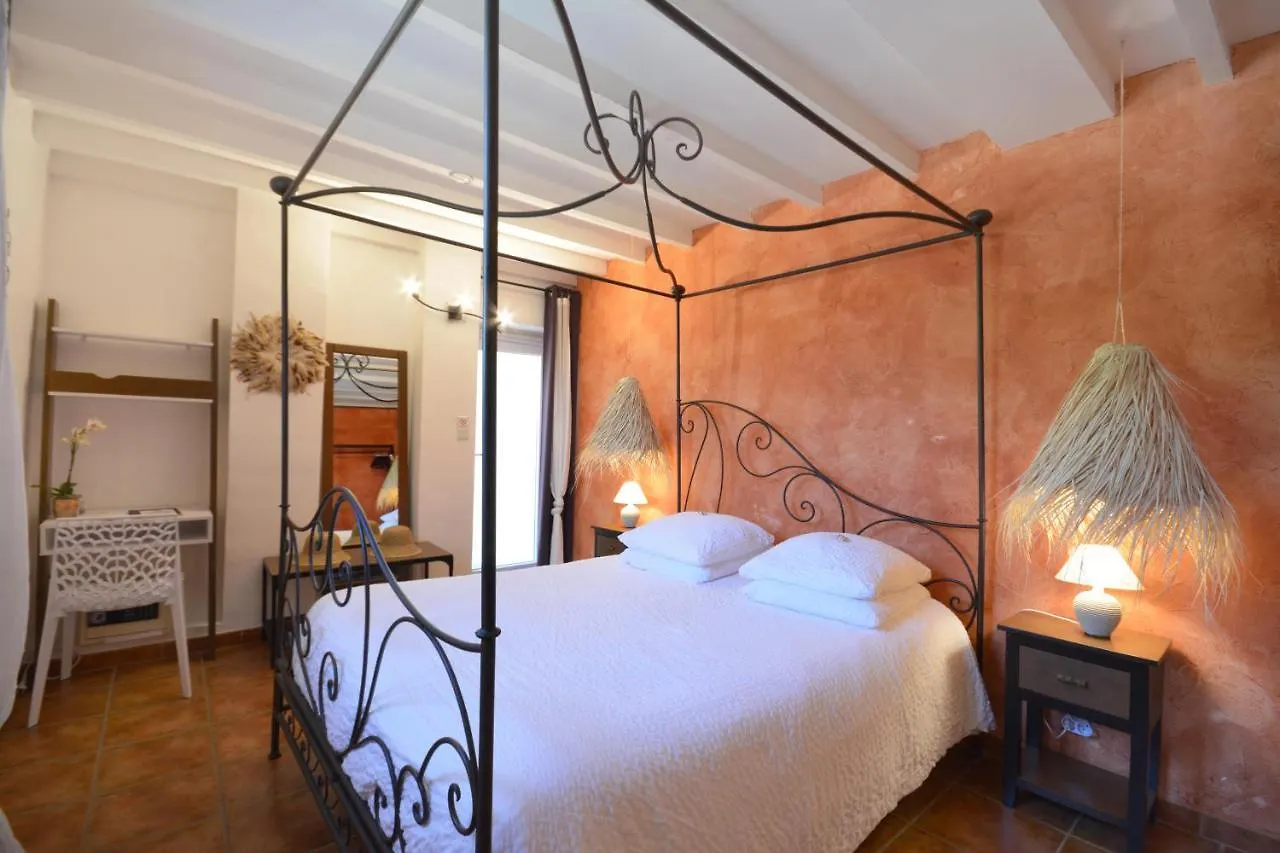 Chambres D Hotes Le Mas Julien Piscine Chauffee Adult Only Orange  3*, Orange (Vaucluse)