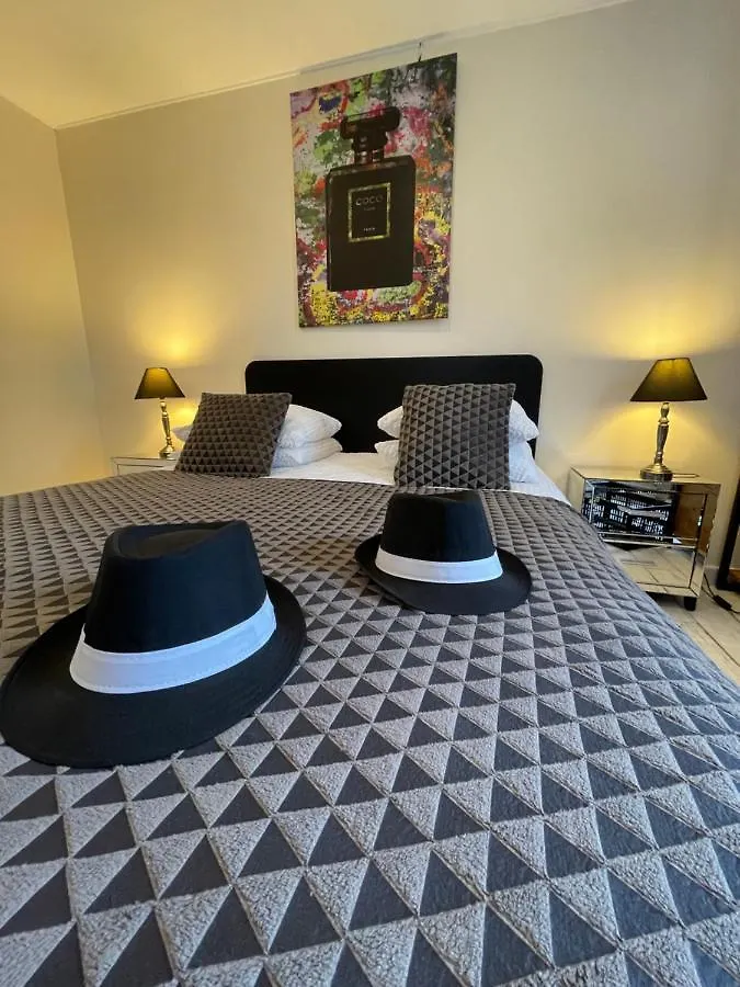 Chambres D Hotes Le Mas Julien Piscine Chauffee Adult Only Orange  Bed & Breakfast Orange (Vaucluse)